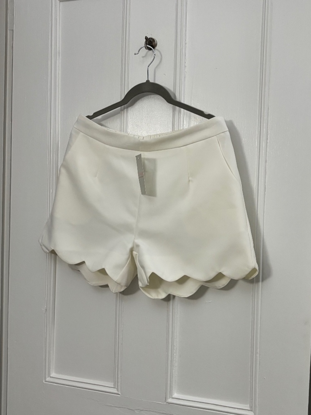 NWT ee.some white scalloped hem shorts